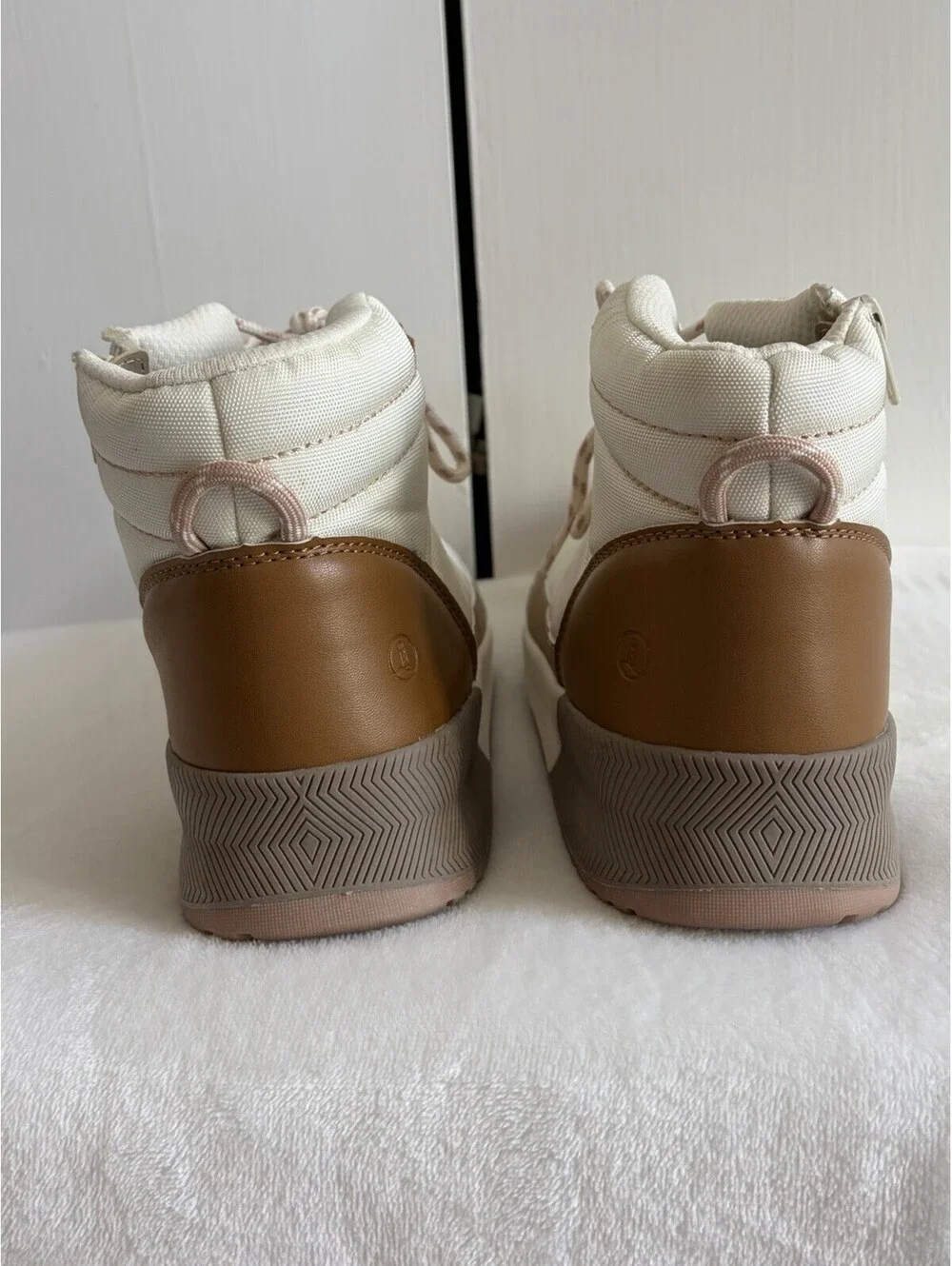 NWOT Land's End Quilted Snow Boot Antique Alabaster 532383 Women's Size 9